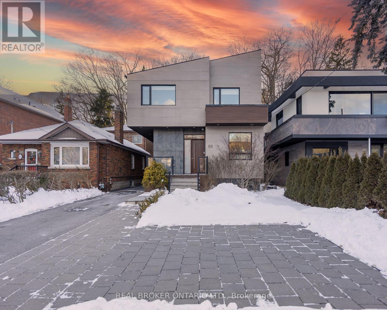 88 SOUTH KINGSWAY WAY, Toronto, Ontario