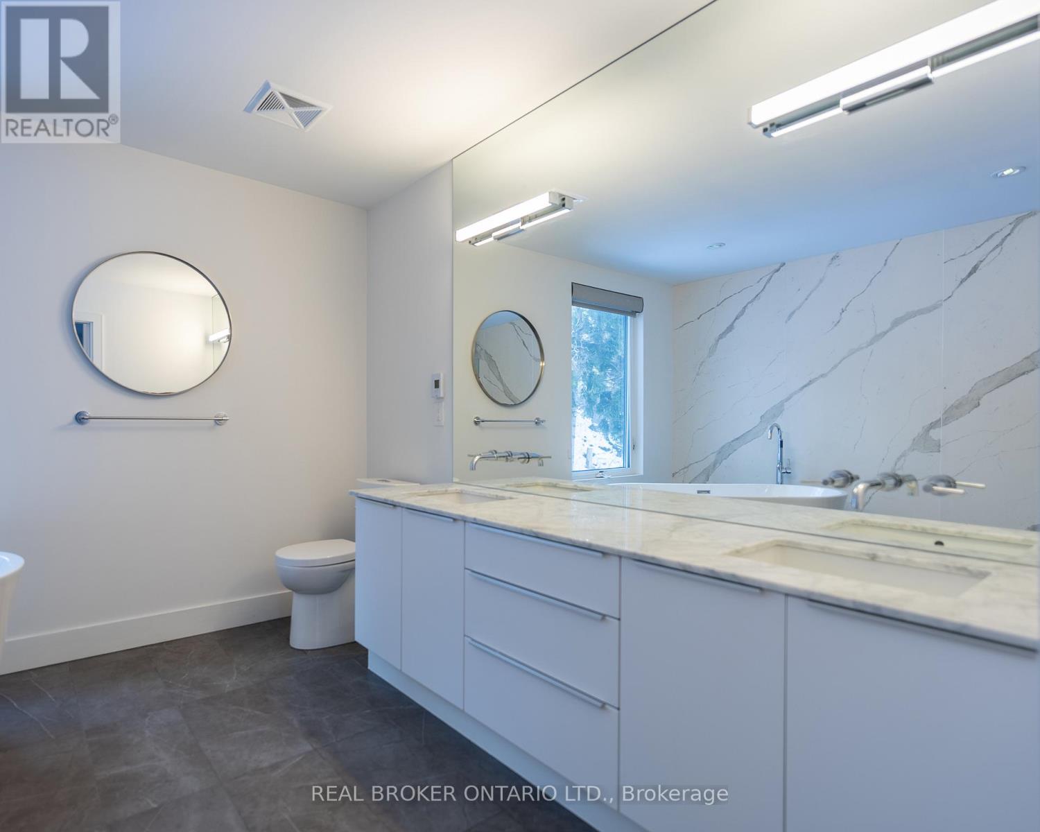 88 South Kingsway Way, Toronto, Ontario M6S 3T3 - Photo 22 - W12549708