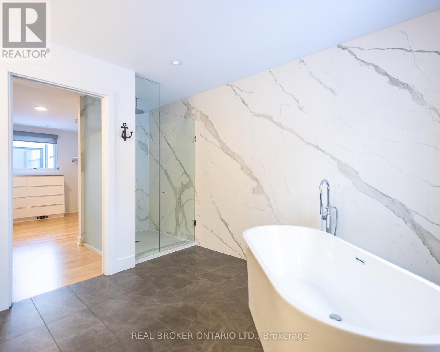 88 South Kingsway Way, Toronto, Ontario M6S 3T3 - Photo 24 - W12549708