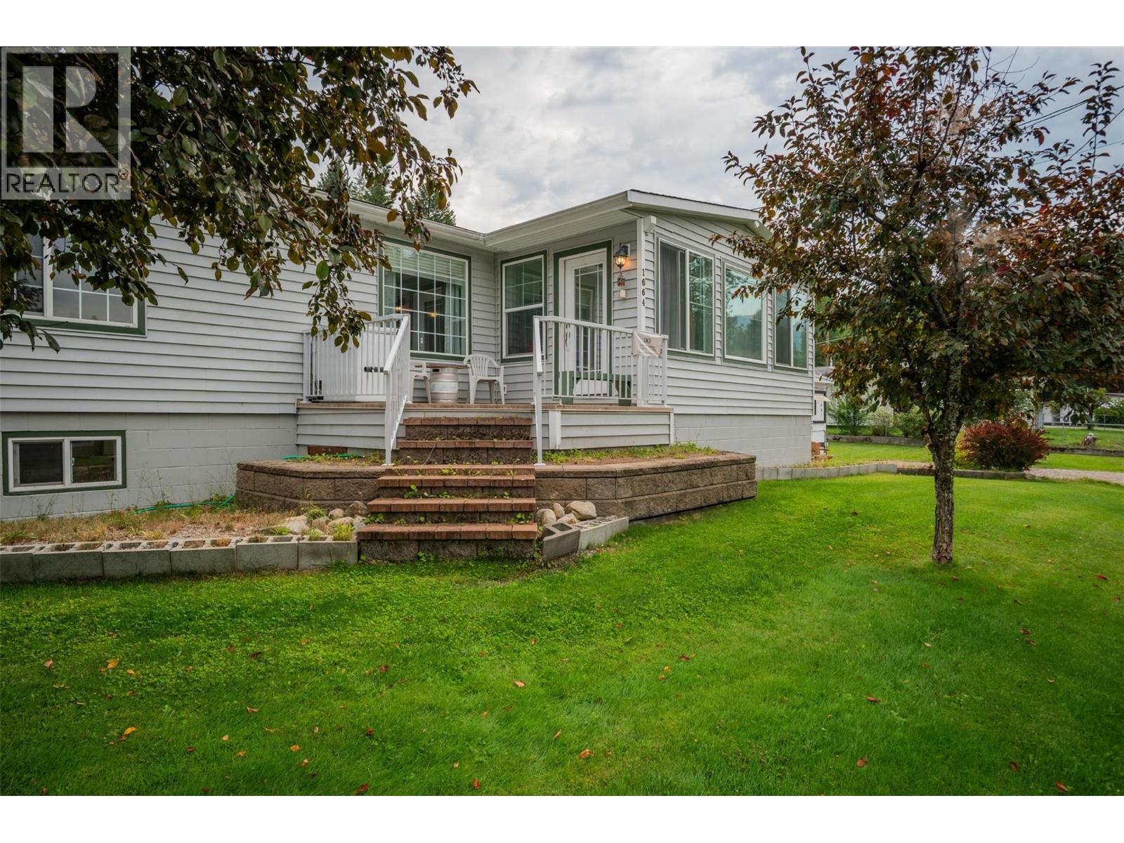 1664 Maida Road, Christina Lake, British Columbia