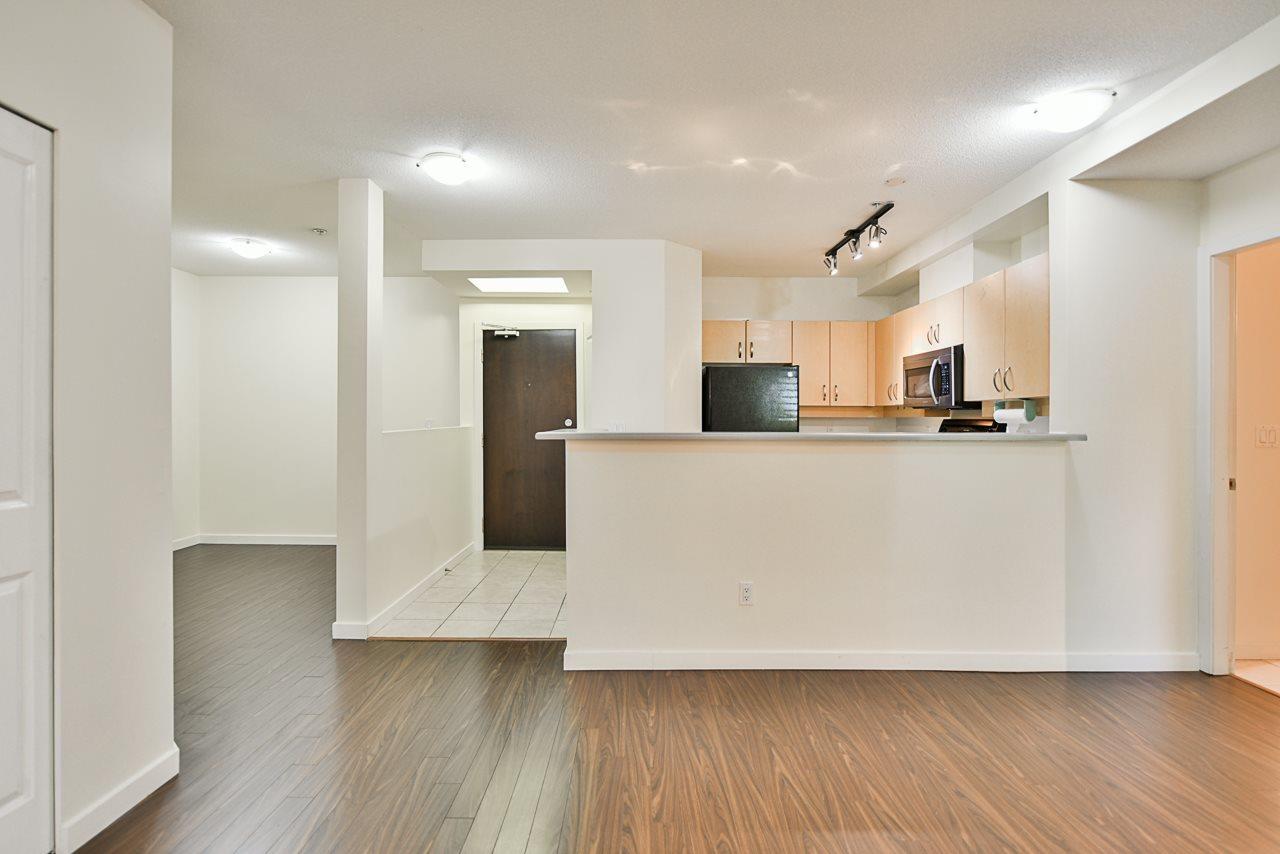 120 10866 City Parkway, Surrey, British Columbia  V3T 5W9 - Photo 5 - R2987081