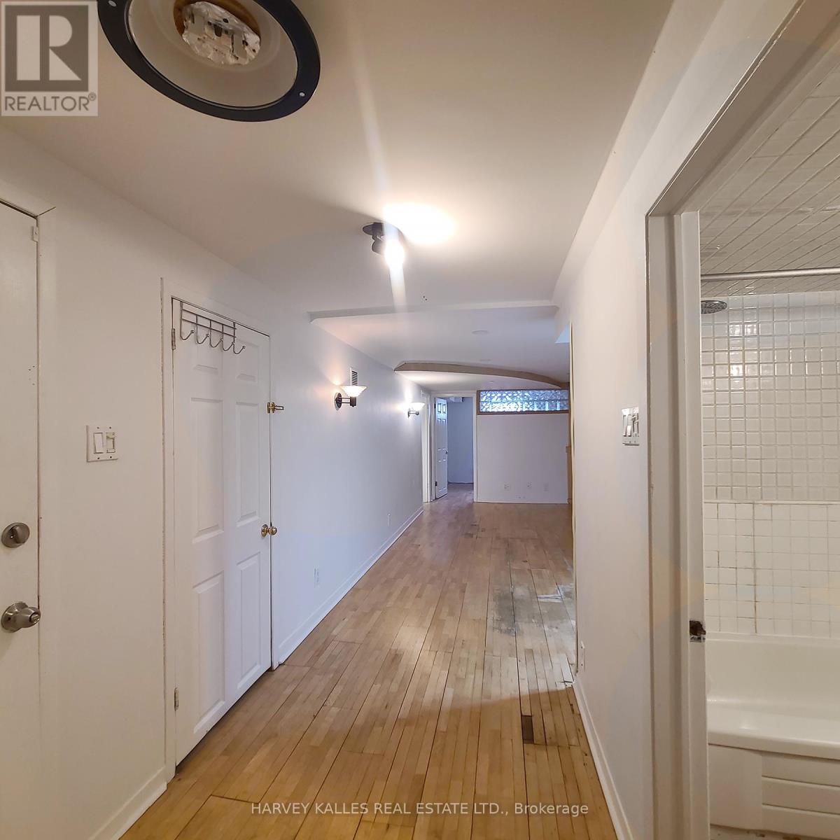 Lower - 98 Lowther Avenue, Toronto, Ontario  M5R 1E2 - Photo 2 - C12740558