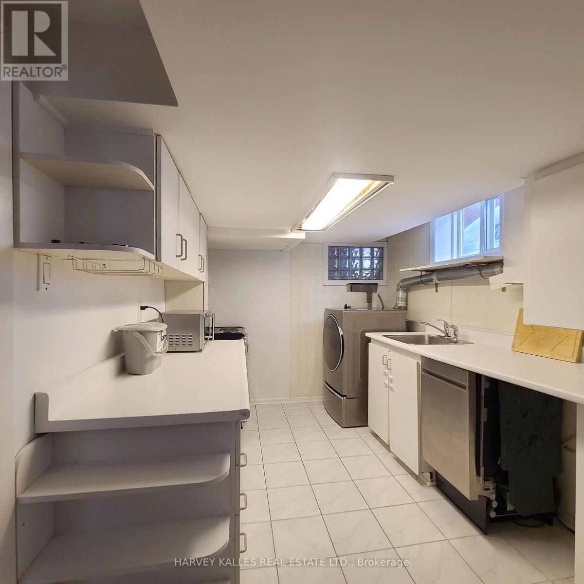 Lower - 98 Lowther Avenue, Toronto, Ontario  M5R 1E2 - Photo 5 - C12740558