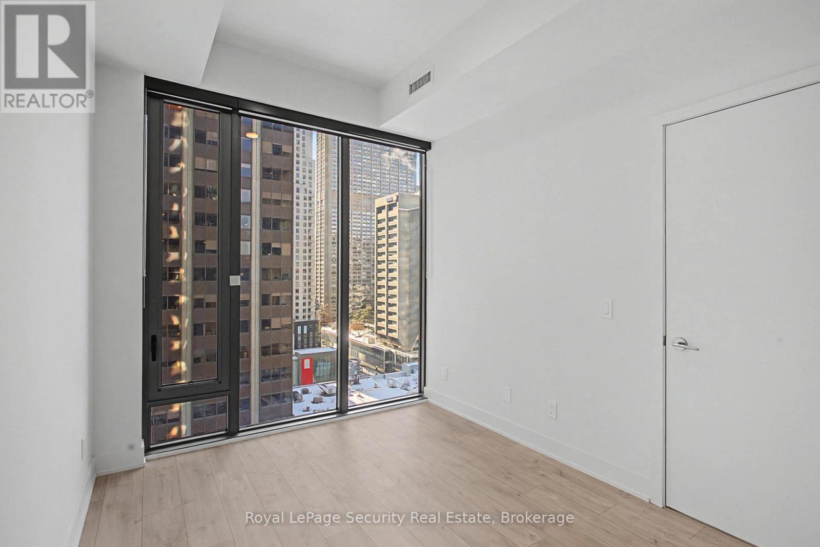 1305 - 8 Cumberland Street, Toronto, Ontario  M4W 0B6 - Photo 18 - C12740570