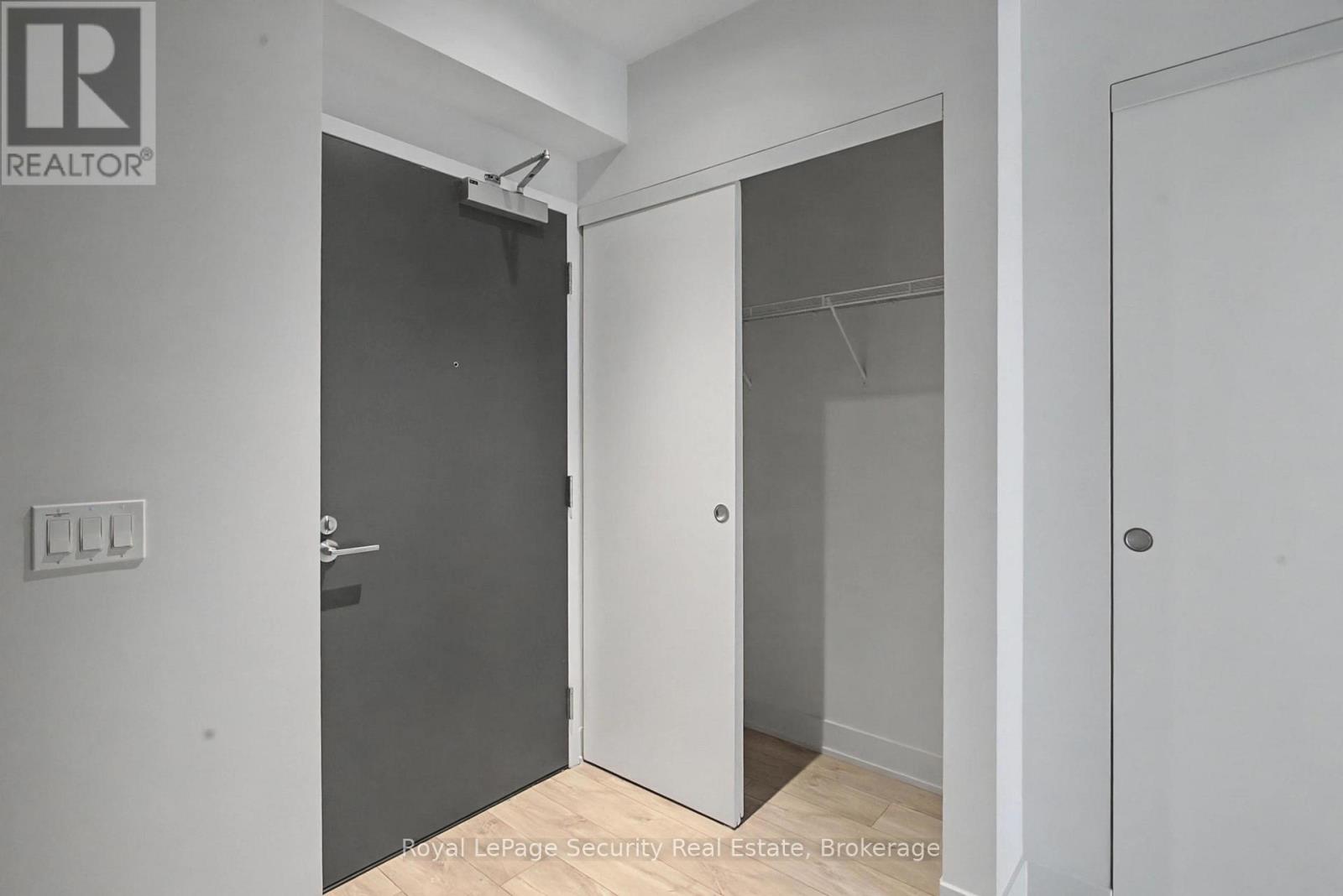 1305 - 8 Cumberland Street, Toronto, Ontario  M4W 0B6 - Photo 5 - C12740570