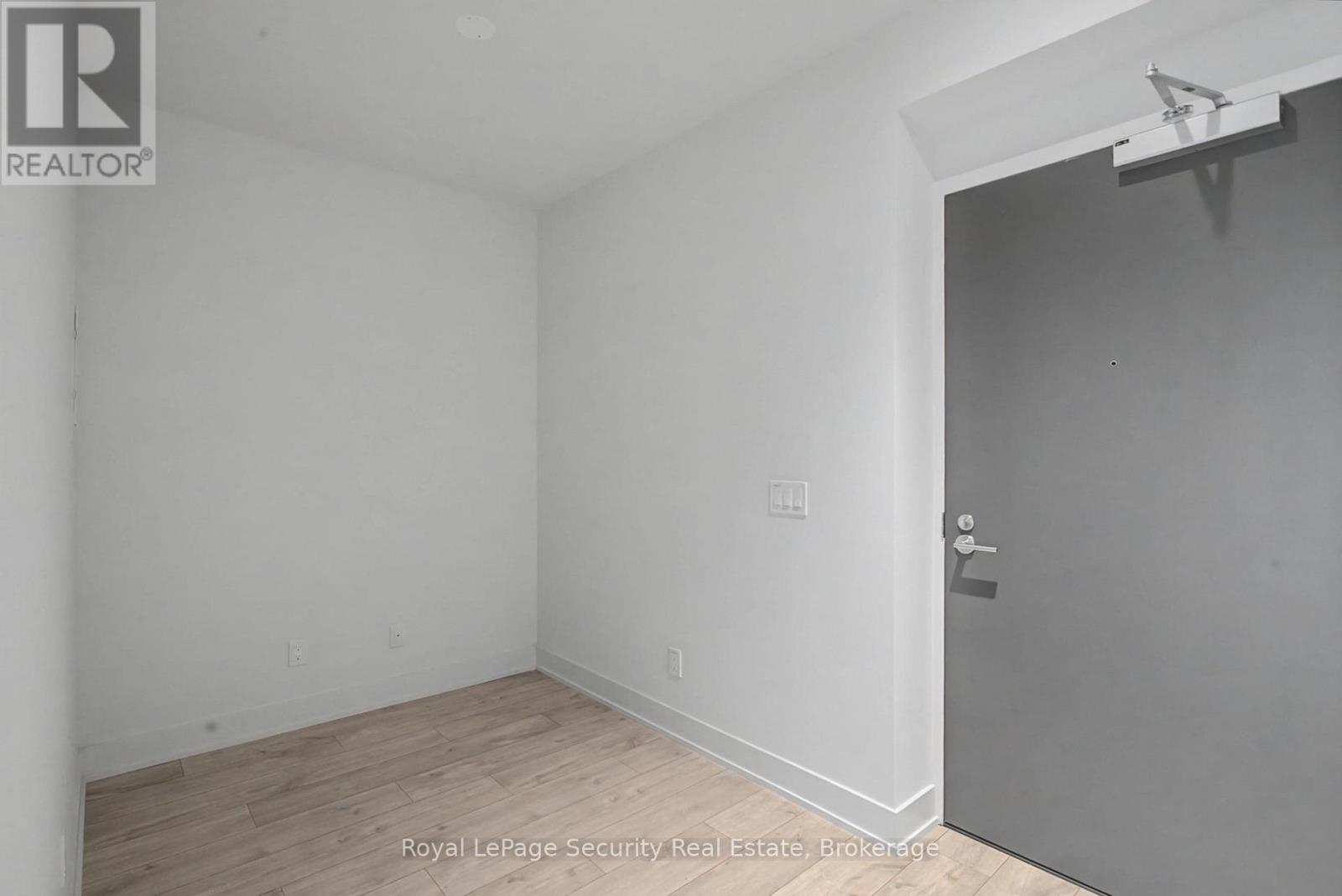 1305 - 8 Cumberland Street, Toronto, Ontario  M4W 0B6 - Photo 6 - C12740570