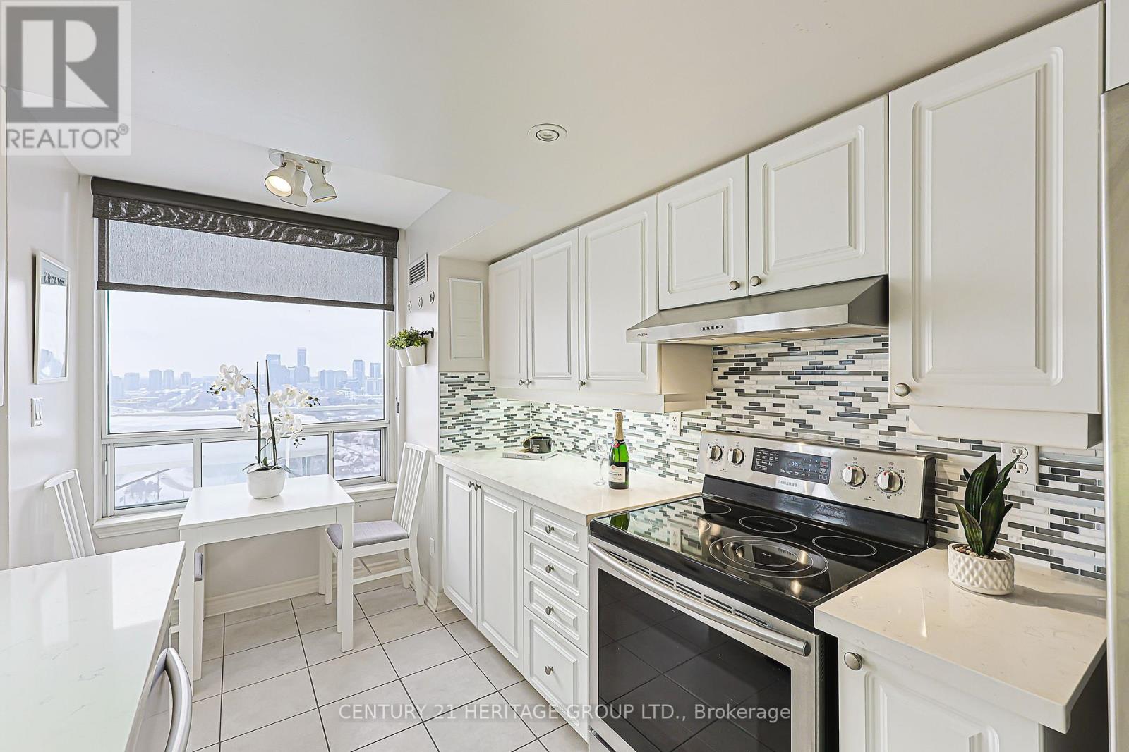 2510 - 1 Rean Drive, Toronto, Ontario  M2K 3C1 - Photo 10 - C12740578