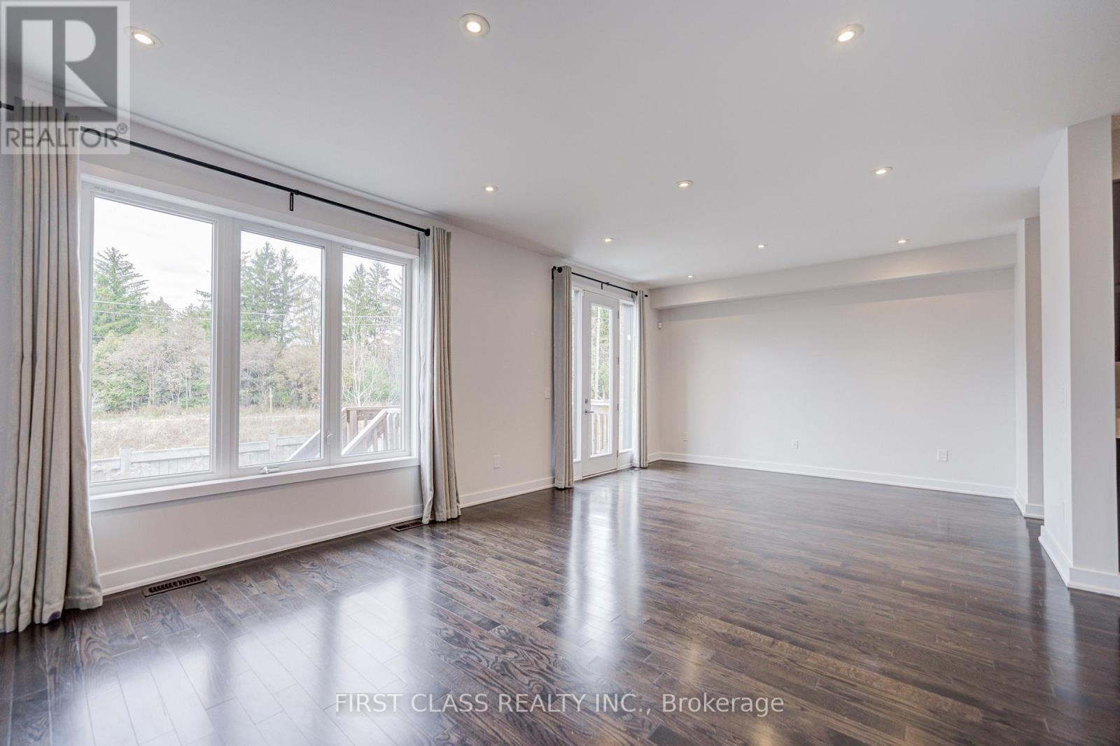 52 Helliwell Crescent, Richmond Hill, Ontario  L4E 1C7 - Photo 10 - N12740512