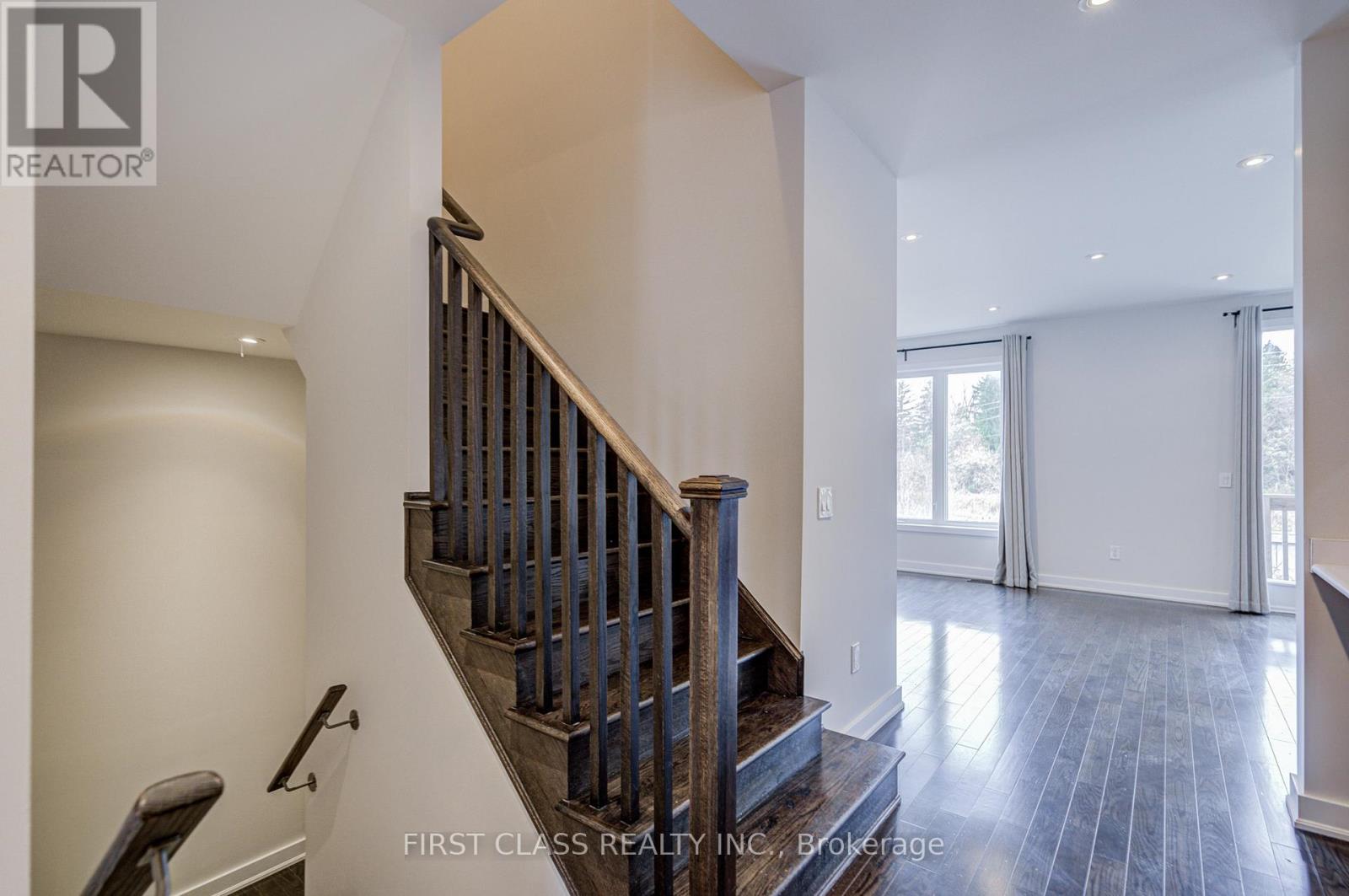 52 Helliwell Crescent, Richmond Hill, Ontario  L4E 1C7 - Photo 4 - N12740512