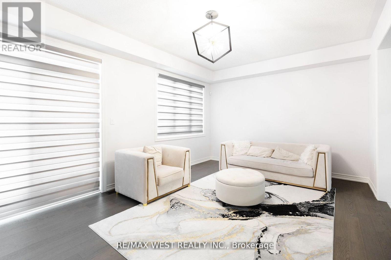 31 Frederick Taylor Way, East Gwillimbury (Mt Albert), Ontario  L0G 1M0 - Photo 9 - N12740526