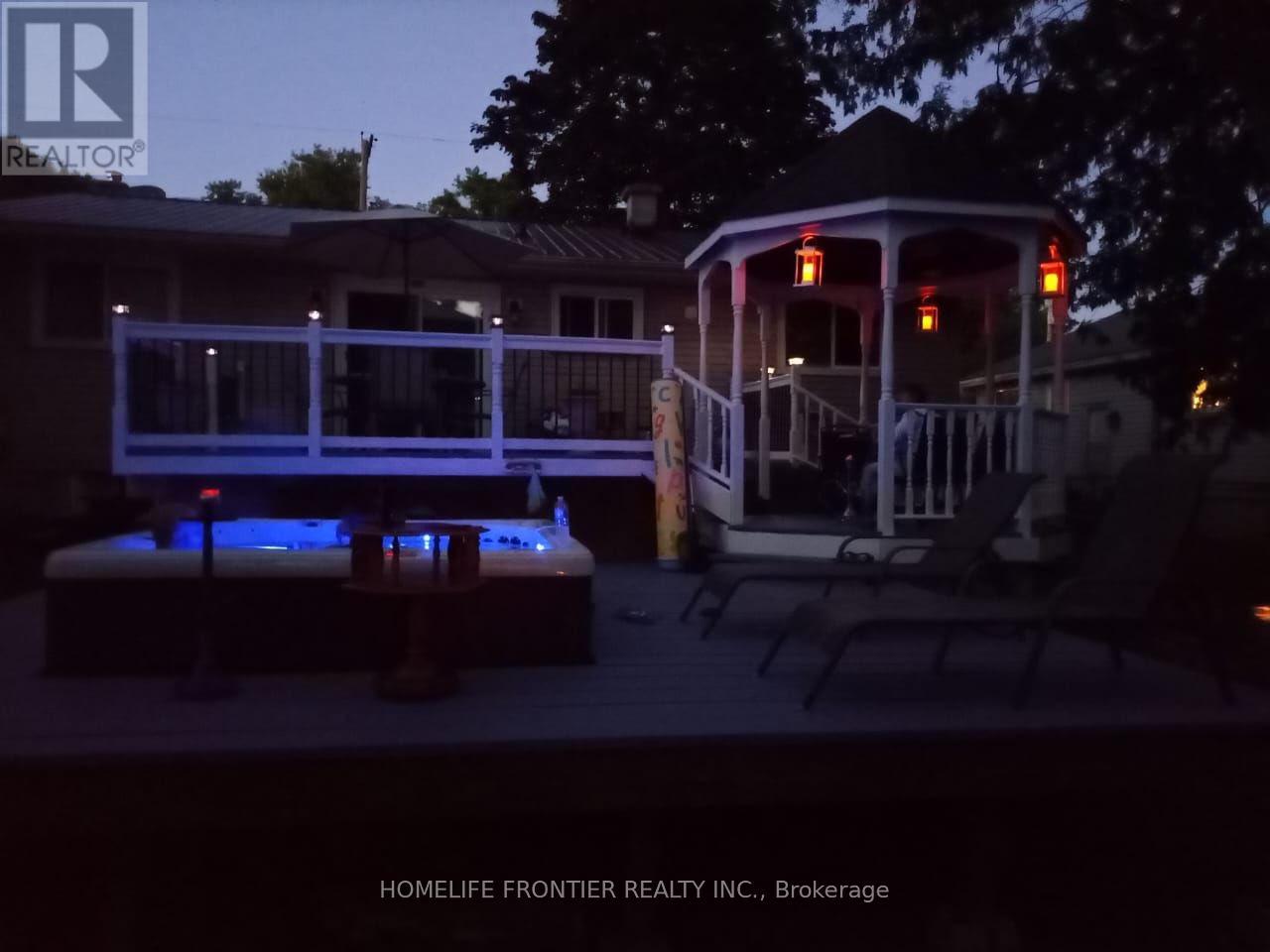 98 The Queensway South Avenue S, Georgina, Ontario  L4P 1Z4 - Photo 11 - N12740576