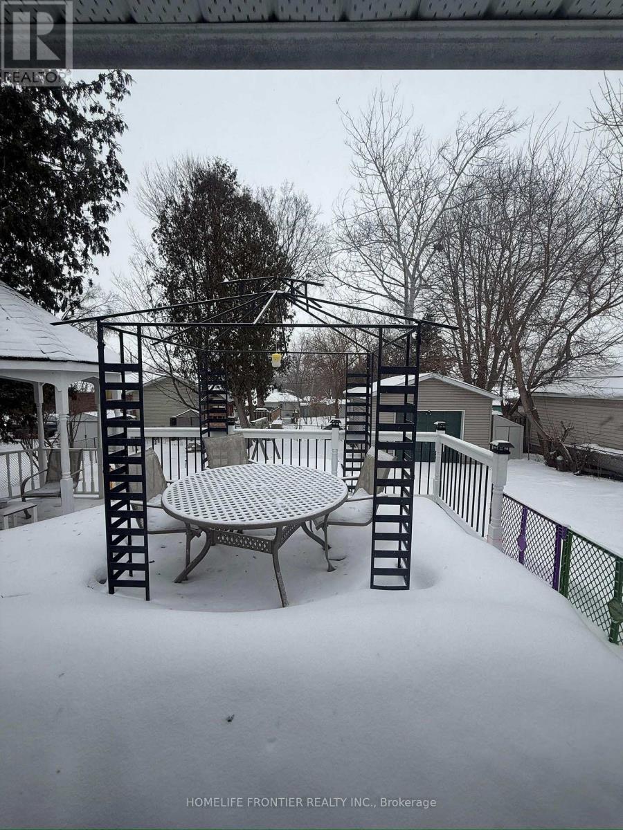 98 The Queensway South Avenue S, Georgina, Ontario  L4P 1Z4 - Photo 16 - N12740576