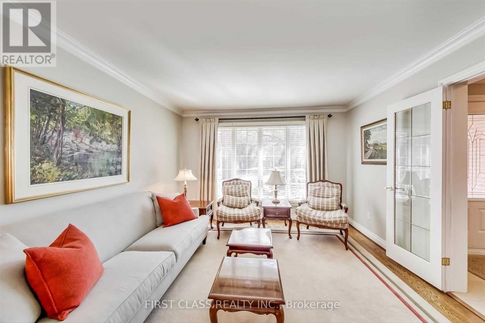 20 East Drive E, Markham, Ontario  L6G 1A4 - Photo 3 - N12740584