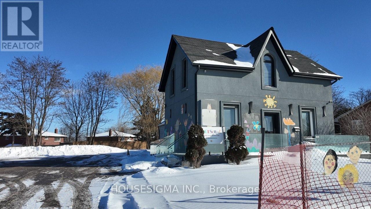 17867 YONGE STREET, Newmarket, Ontario