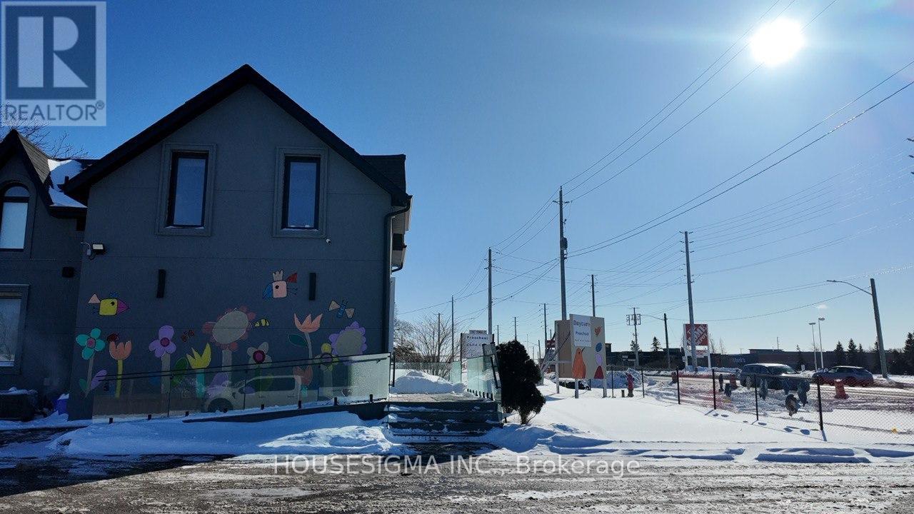 17867 Yonge Street, Newmarket, Ontario  L3Y 8Z3 - Photo 3 - N12740588