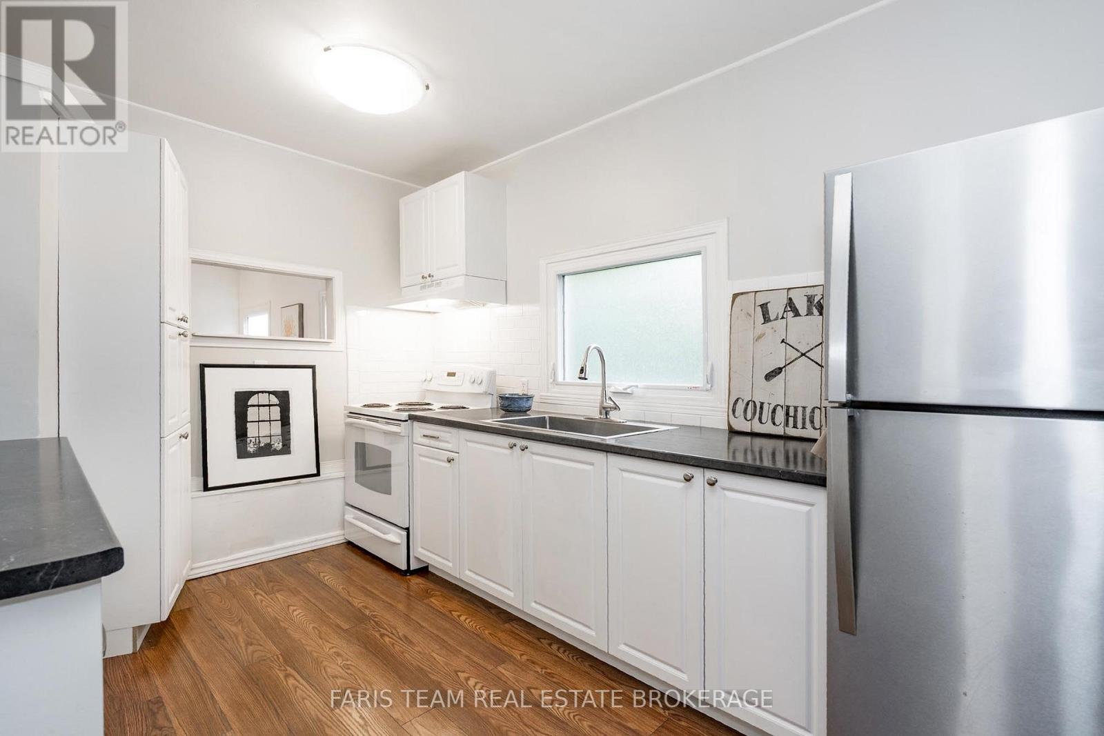 3 Courtland Street, Orillia, Ontario  L3V 1A4 - Photo 6 - S12740528