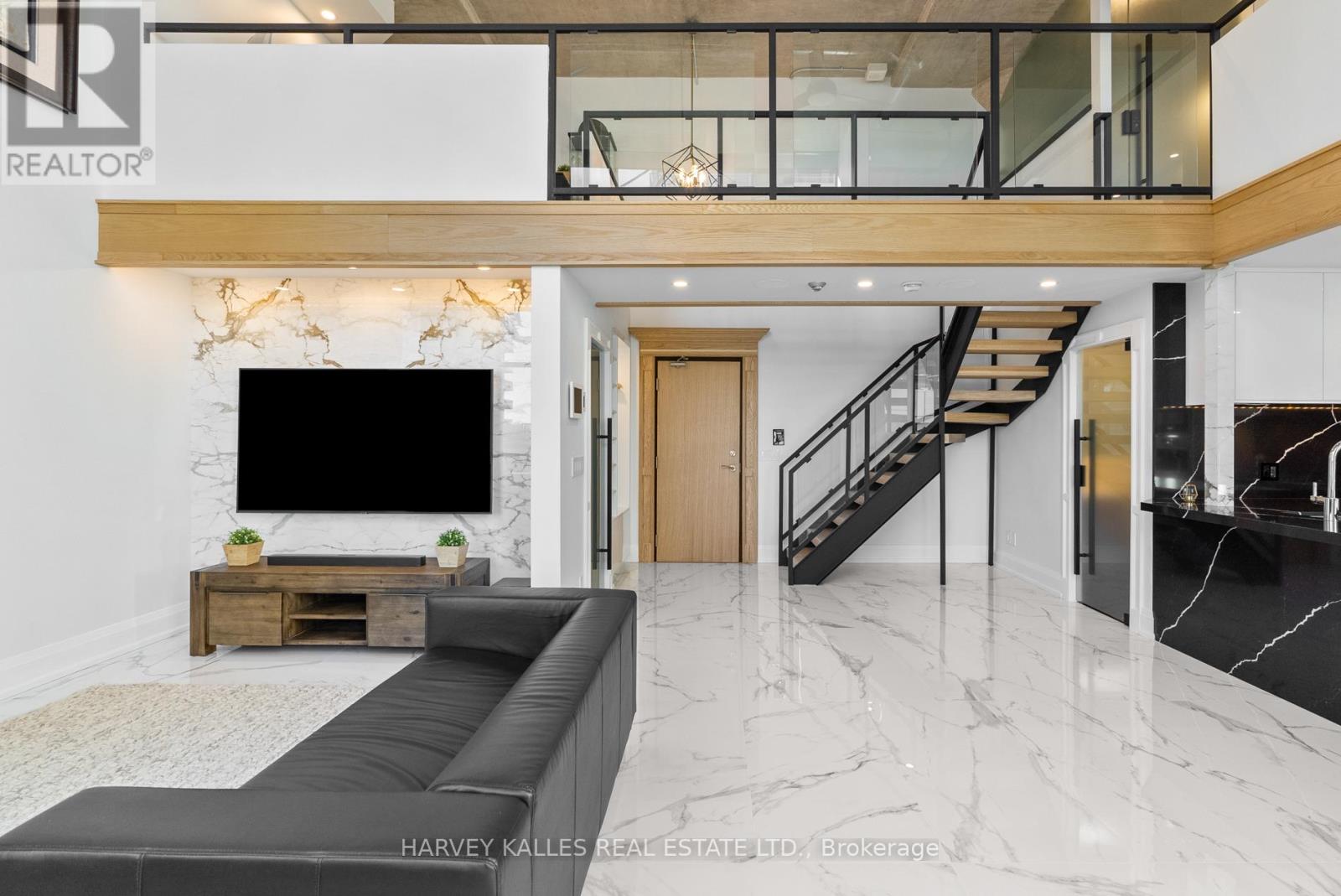 311 - 300 Manitoba Street, Toronto, Ontario  M8Y 4G6 - Photo 2 - W12740252