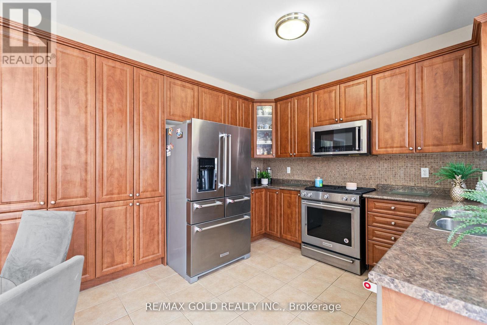 23 Runnymede Crescent, Brampton, Ontario  L6R 2L0 - Photo 15 - W12740482