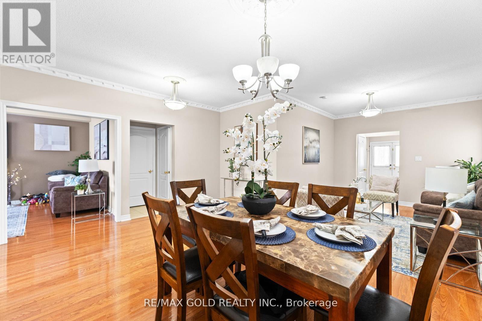 23 Runnymede Crescent, Brampton, Ontario  L6R 2L0 - Photo 9 - W12740482