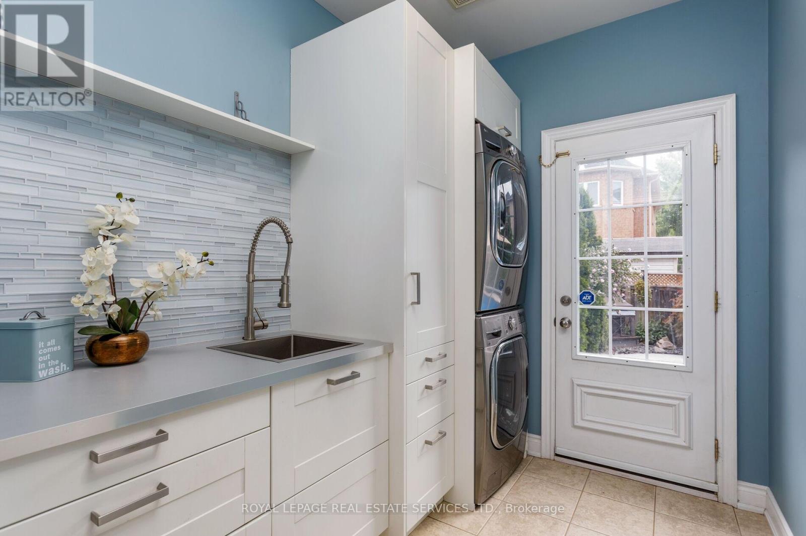 2299 Millstone Drive, Oakville, Ontario  L6M 0H1 - Photo 17 - W12740484