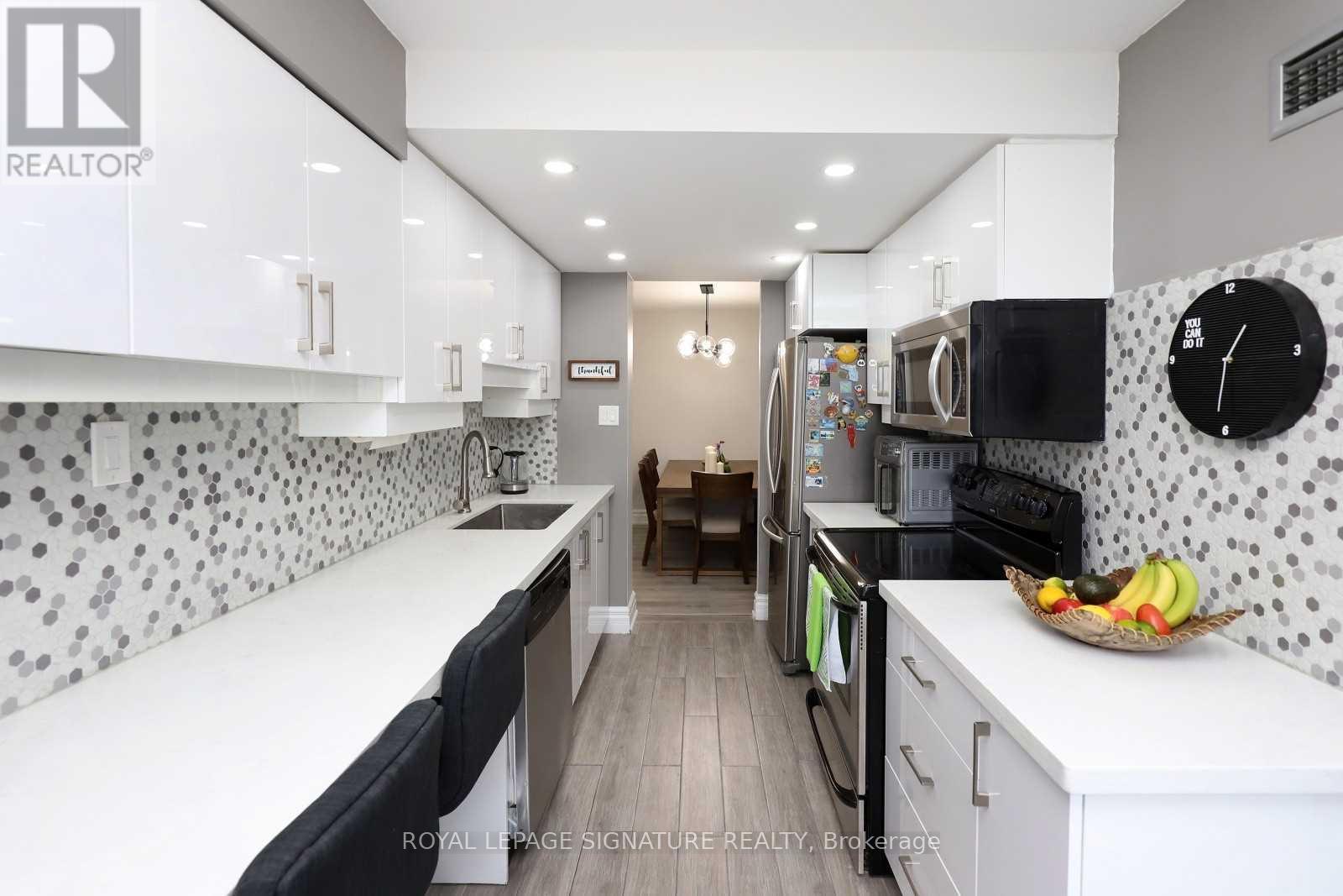 1101 - 100 County Court Boulevard, Brampton, Ontario  L6W 3X1 - Photo 11 - W12740516