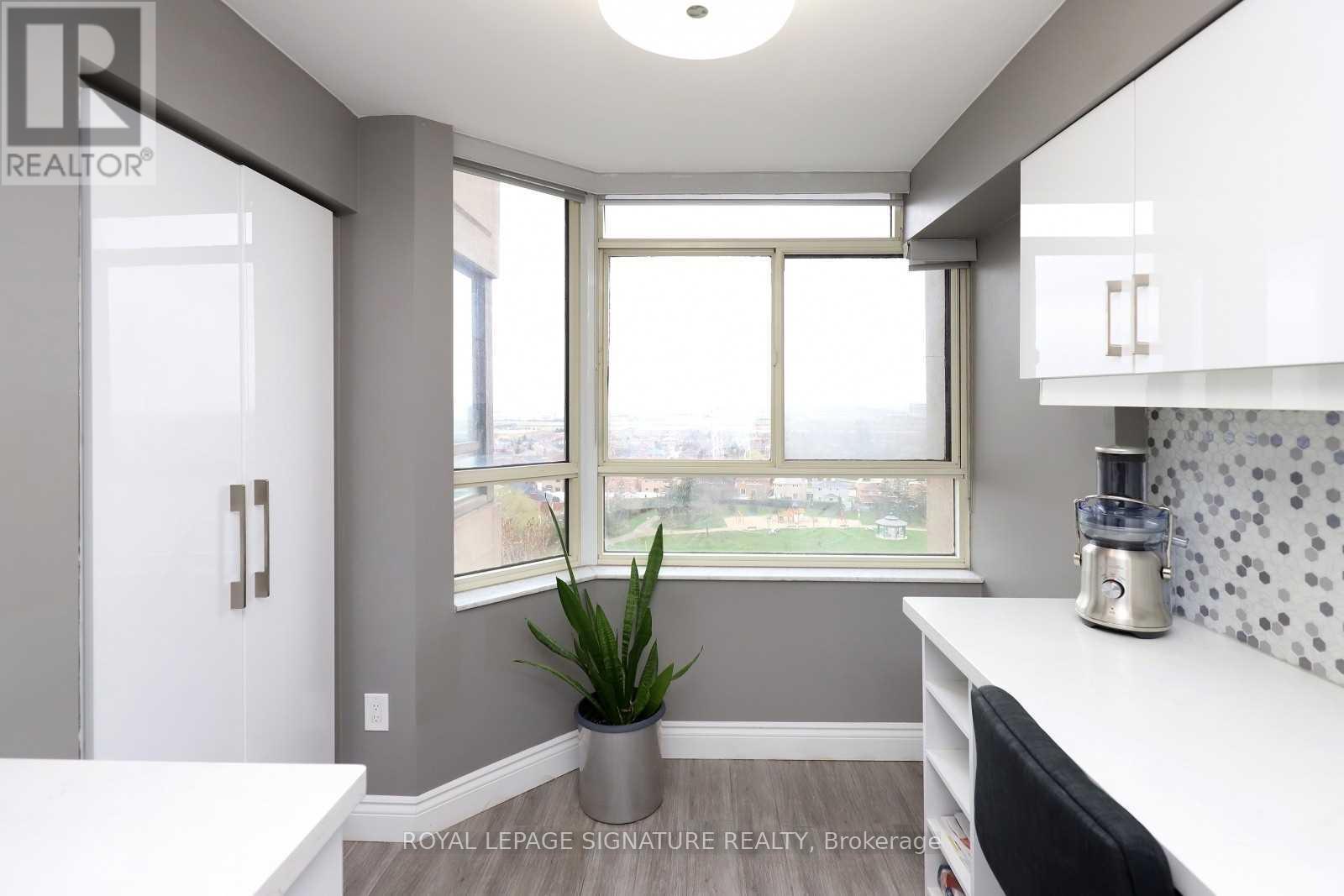 1101 - 100 County Court Boulevard, Brampton, Ontario  L6W 3X1 - Photo 9 - W12740516