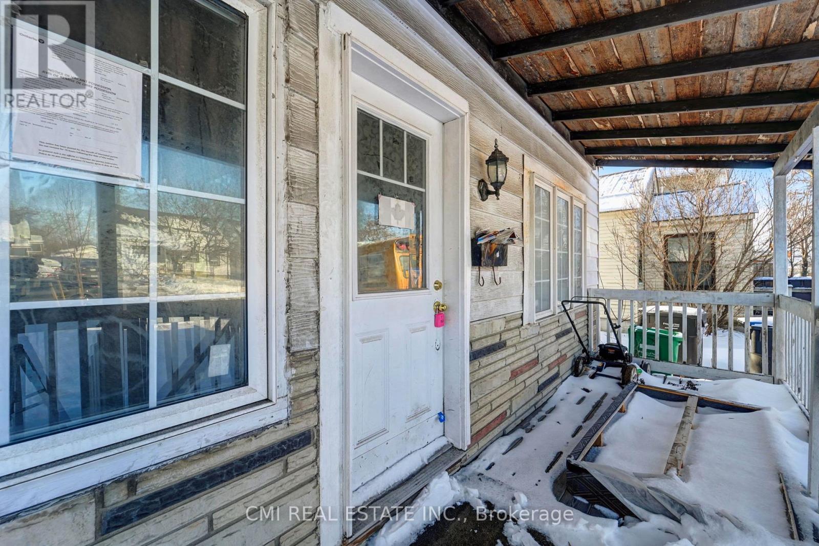 3032 Victory Crescent, Mississauga, Ontario  L4T 1L4 - Photo 5 - W12740522