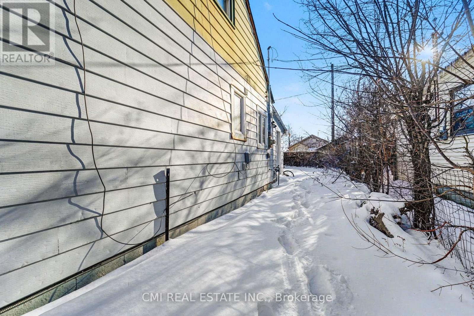 3032 Victory Crescent, Mississauga, Ontario  L4T 1L4 - Photo 9 - W12740522