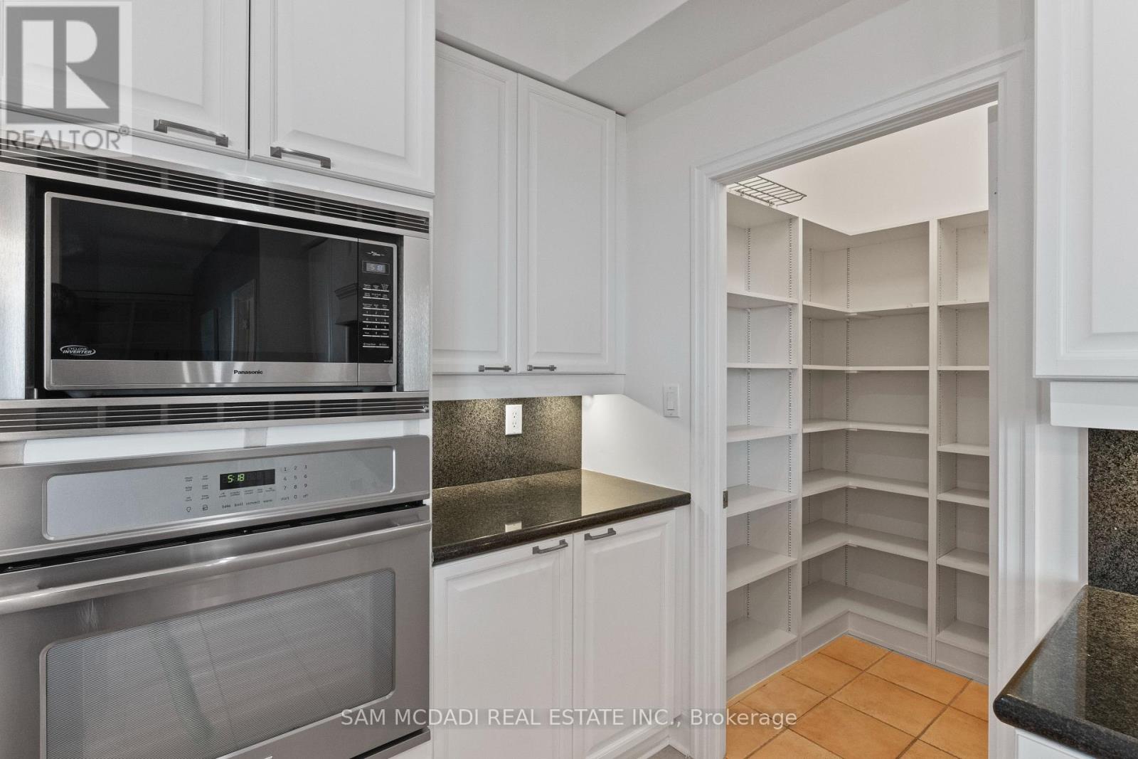 509 - 65 Port Street E, Mississauga, Ontario  L5G 4V3 - Photo 13 - W12740542