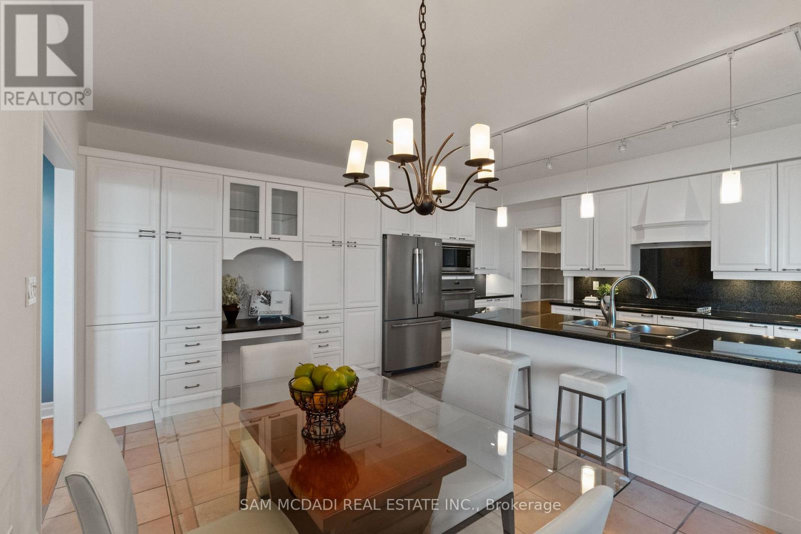 509 - 65 Port Street E, Mississauga, Ontario  L5G 4V3 - Photo 8 - W12740542