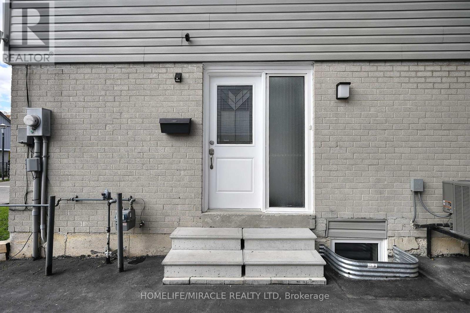 10 Grasspoint Square, Brampton (Northgate), Ontario  L6S 2J2 - Photo 2 - W12740548