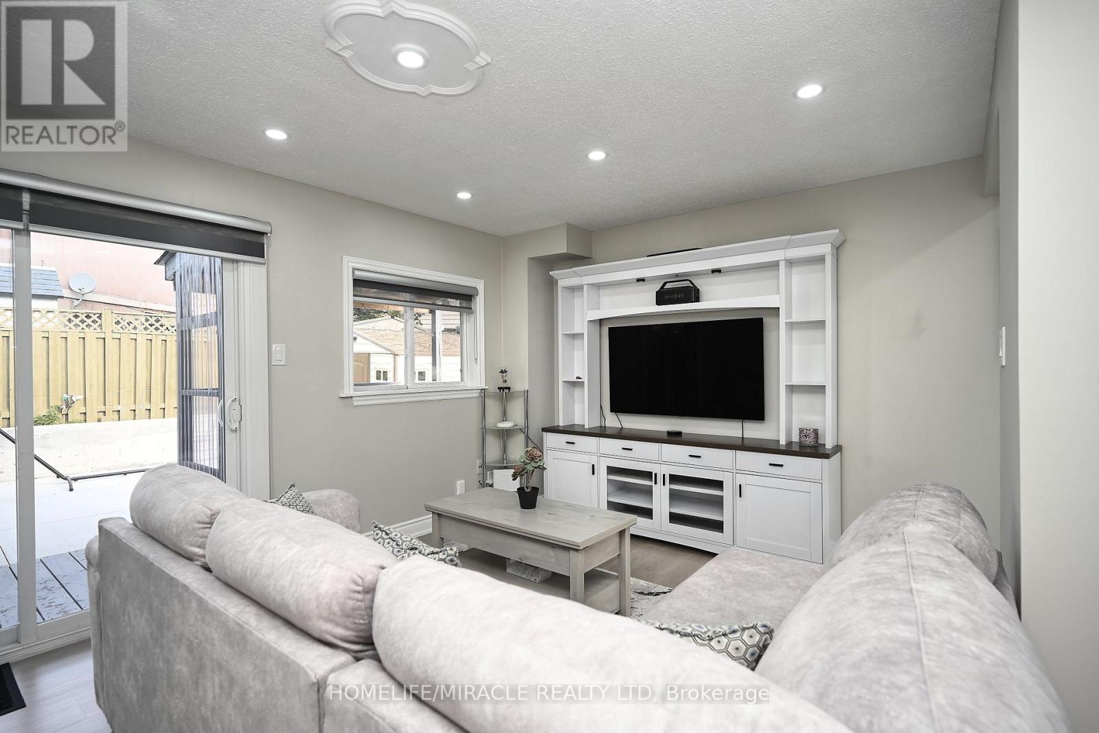 10 Grasspoint Square, Brampton (Northgate), Ontario  L6S 2J2 - Photo 5 - W12740548