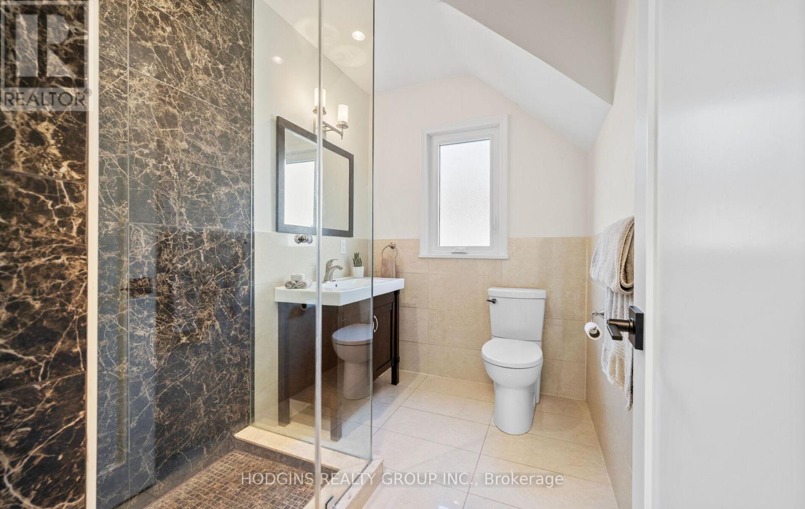 1319 Lakebreeze Drive, Mississauga, Ontario  L5G 3W7 - Photo 18 - W12740586