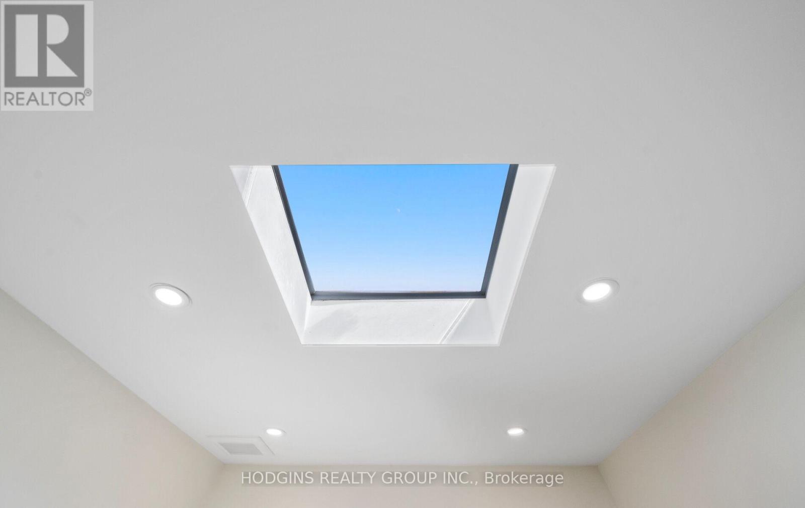 1319 Lakebreeze Drive, Mississauga, Ontario  L5G 3W7 - Photo 28 - W12740586