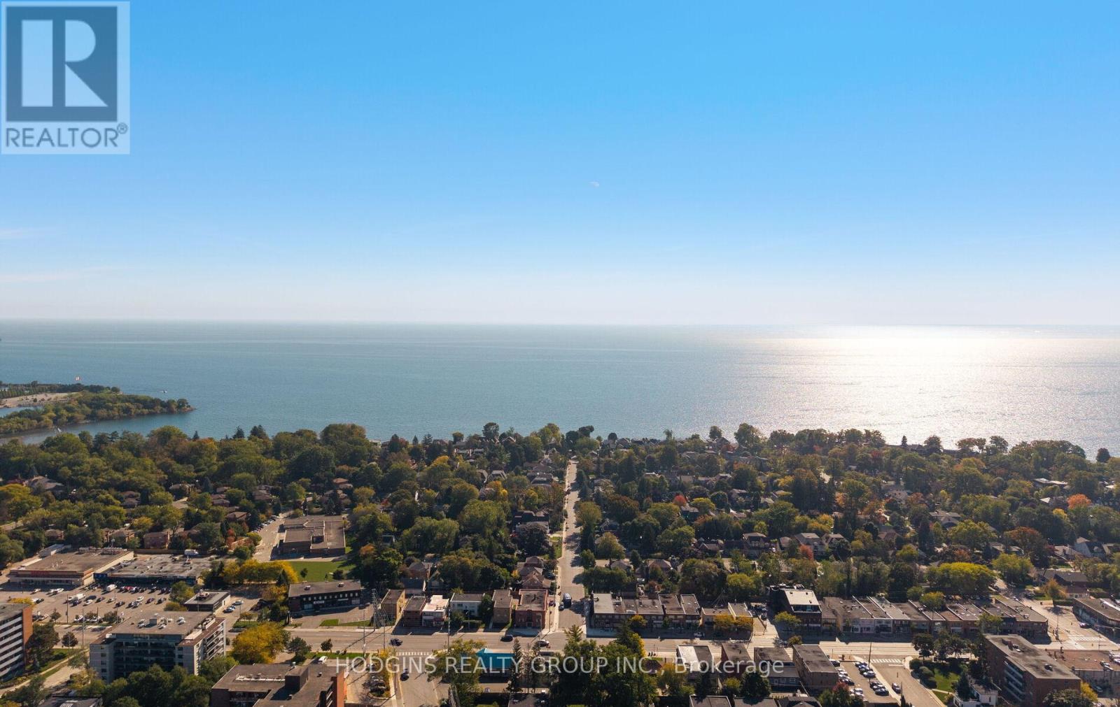 1319 Lakebreeze Drive, Mississauga, Ontario  L5G 3W7 - Photo 4 - W12740586