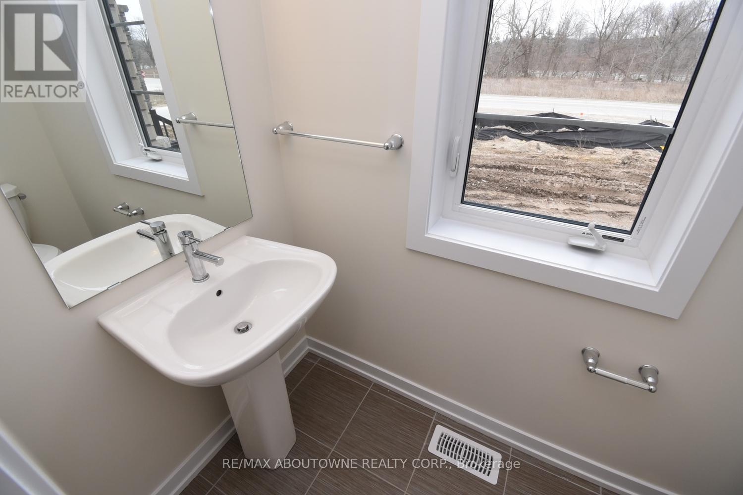 2 Sundin Drive S, Haldimand, Ontario  N3W 0H1 - Photo 15 - X12740488