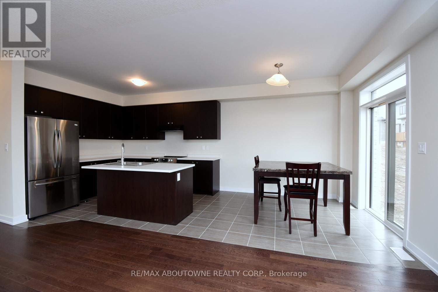 2 Sundin Drive S, Haldimand, Ontario  N3W 0H1 - Photo 9 - X12740488