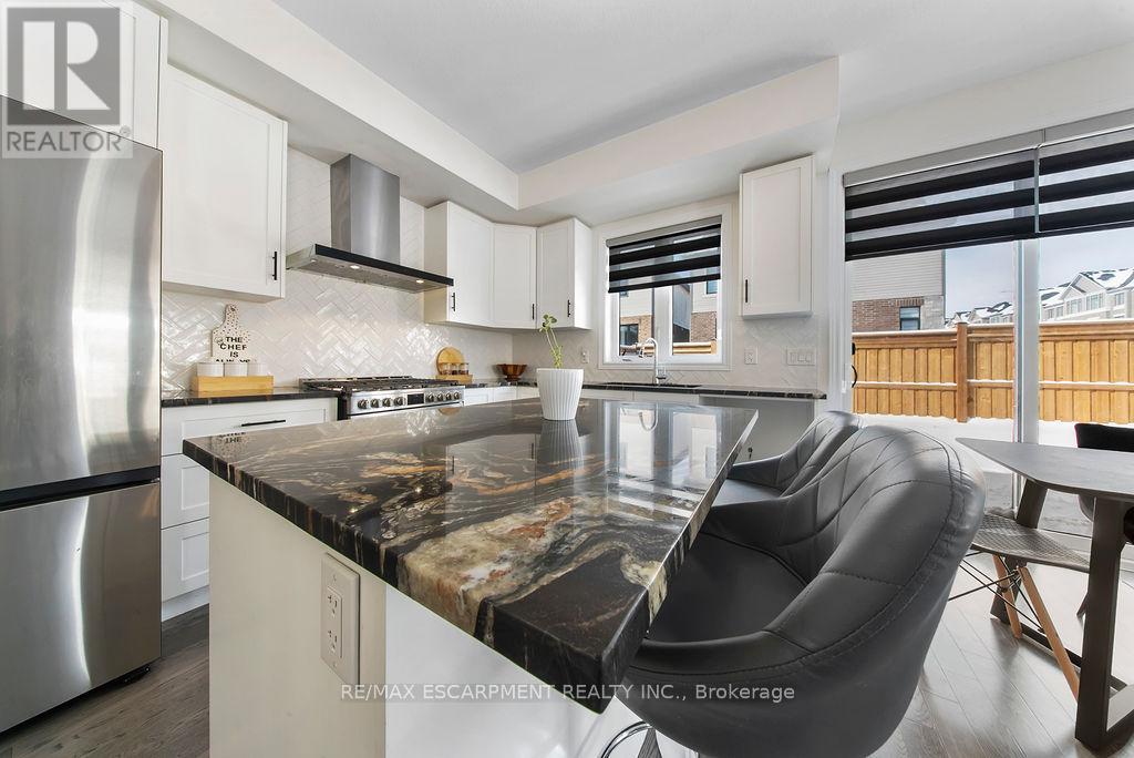 175 Blackbird Way, Hamilton, Ontario  L0R 1W0 - Photo 15 - X12740534