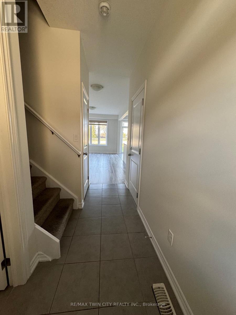 196 Links Crescent, Woodstock, Ontario  N4T 0L9 - Photo 2 - X12740540