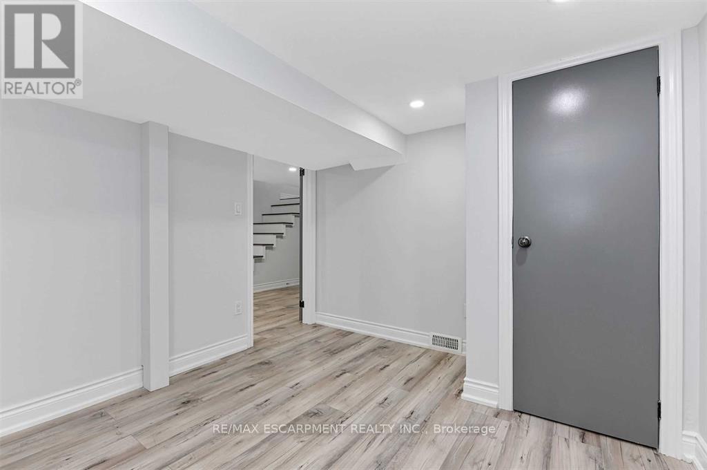 Lower - 54 Craigmiller Avenue, Hamilton, Ontario  L8L 3J1 - Photo 11 - X12740566