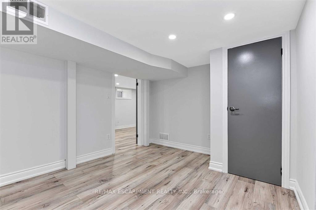 Lower - 54 Craigmiller Avenue, Hamilton, Ontario  L8L 3J1 - Photo 8 - X12740566