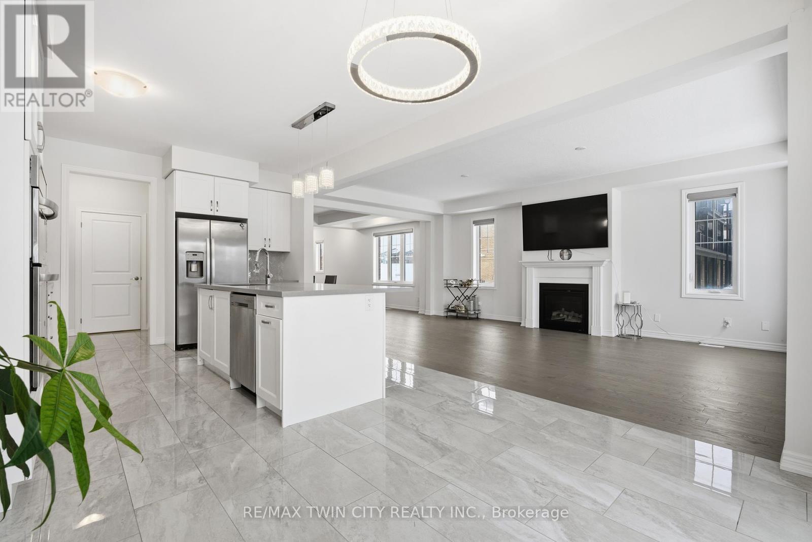 624 Beckview Crescent, Kitchener, Ontario  N2R 0R4 - Photo 13 - X12740594