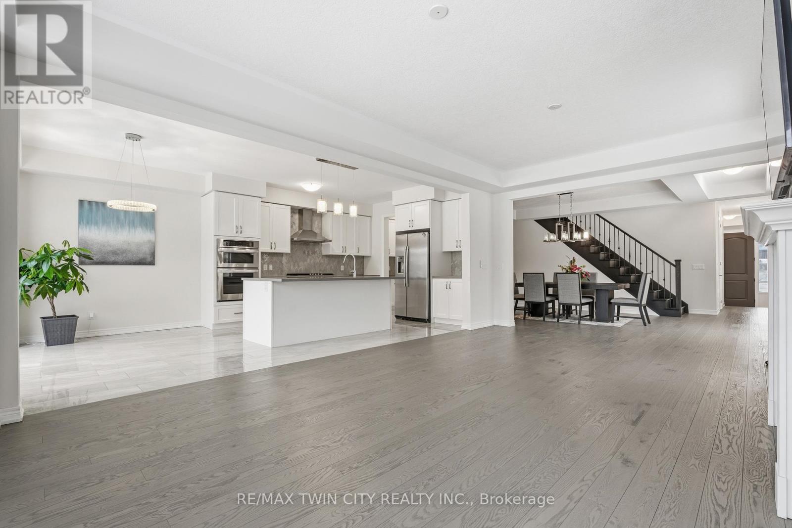 624 Beckview Crescent, Kitchener, Ontario  N2R 0R4 - Photo 6 - X12740594