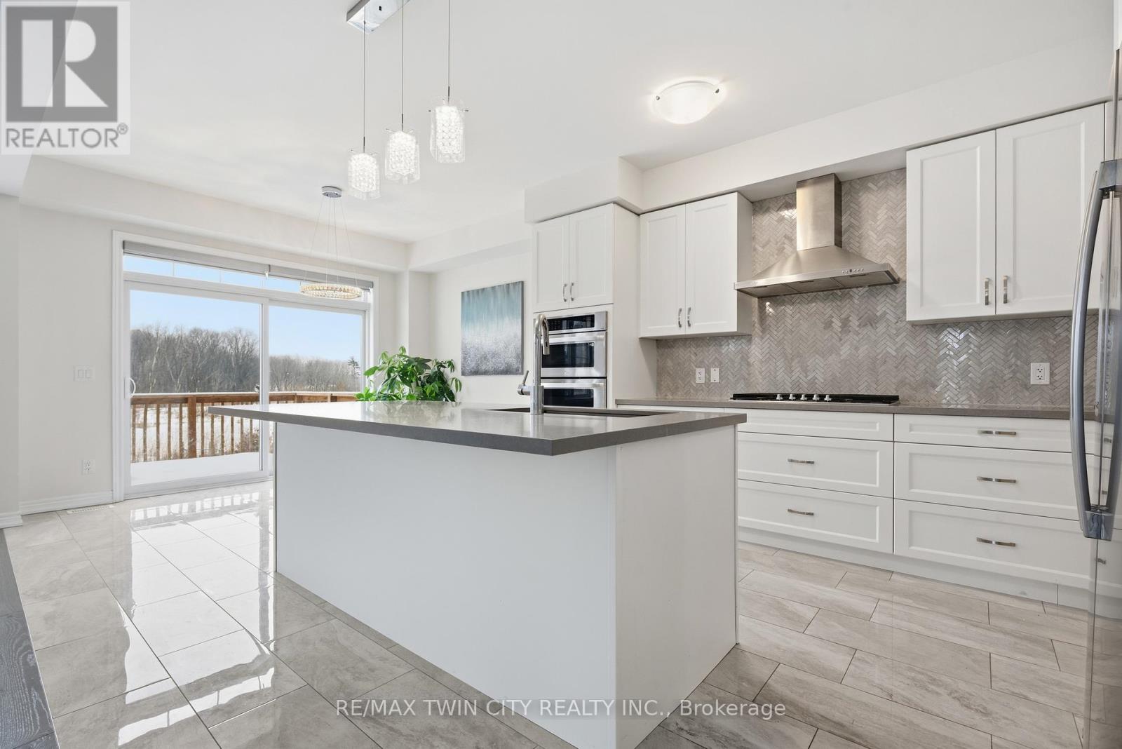 624 Beckview Crescent, Kitchener, Ontario  N2R 0R4 - Photo 8 - X12740594