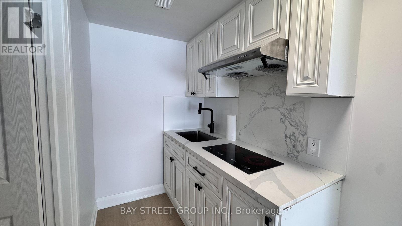 C1 - 5731 Stanley Avenue, Niagara Falls, Ontario  L2G 3X6 - Photo 5 - X12740606