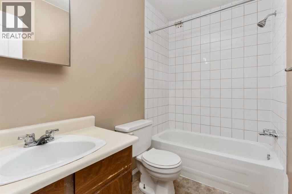 403, 5418 52 Street, Camrose, Alberta  T4V 4A6 - Photo 10 - A2189293