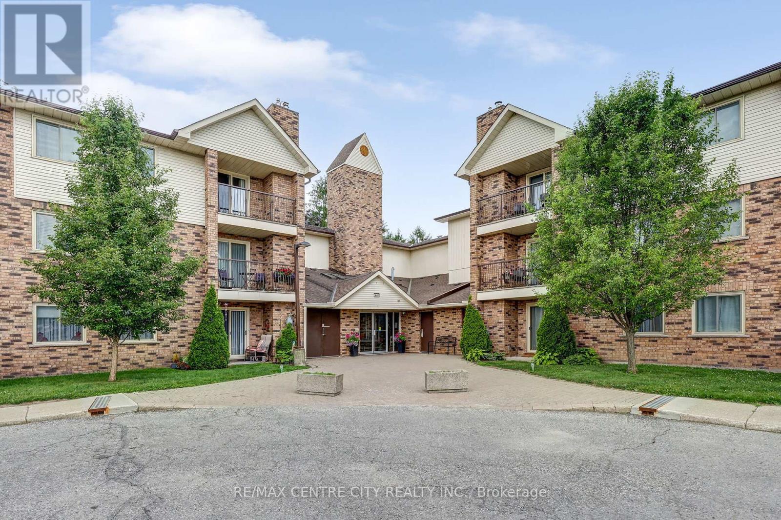 109 - 440 Wellington Street, St. Thomas, Ontario  N5R 5X5 - Photo 1 - X12740620