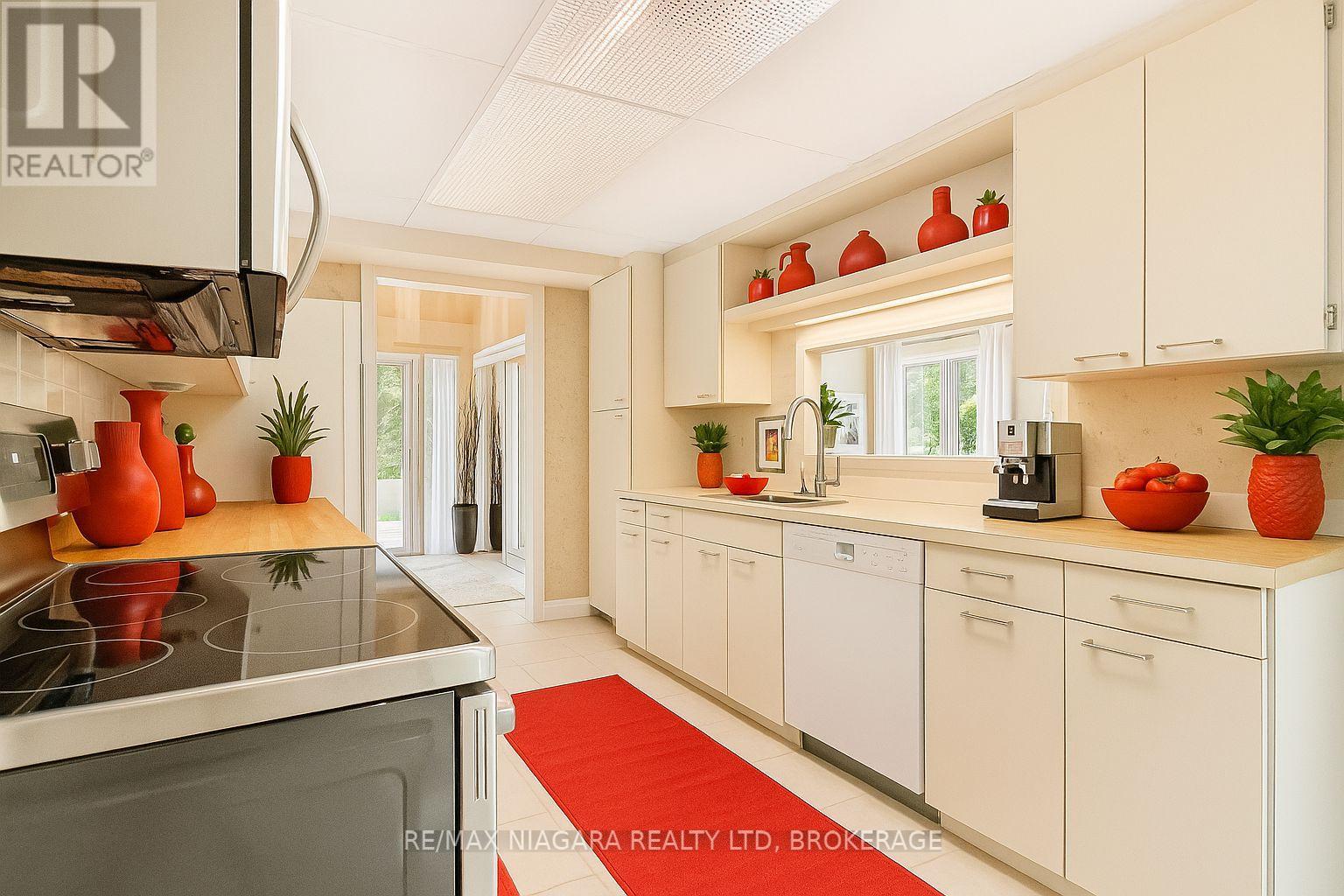 735 Niagara Boulevard, Fort Erie, Ontario  L2A 3J2 - Photo 3 - X12327210