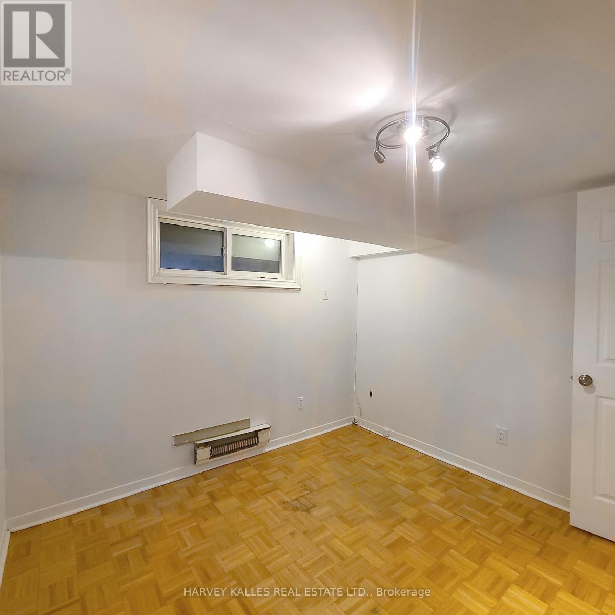 Lower - 98 Lowther Avenue, Toronto, Ontario  M5R 1E2 - Photo 13 - C12740558