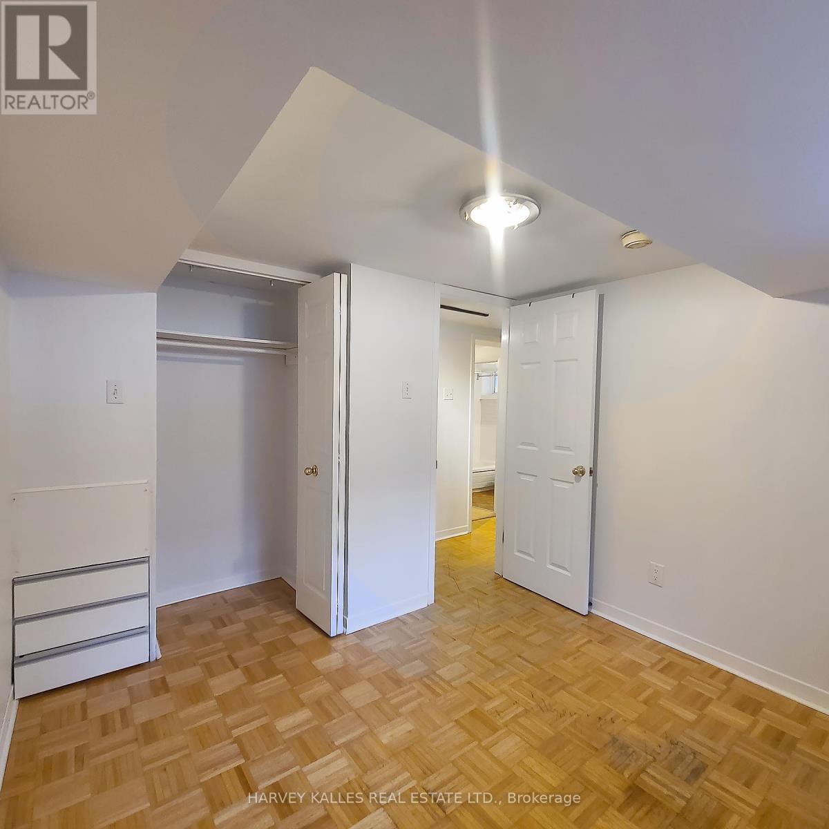 Lower - 98 Lowther Avenue, Toronto, Ontario  M5R 1E2 - Photo 9 - C12740558